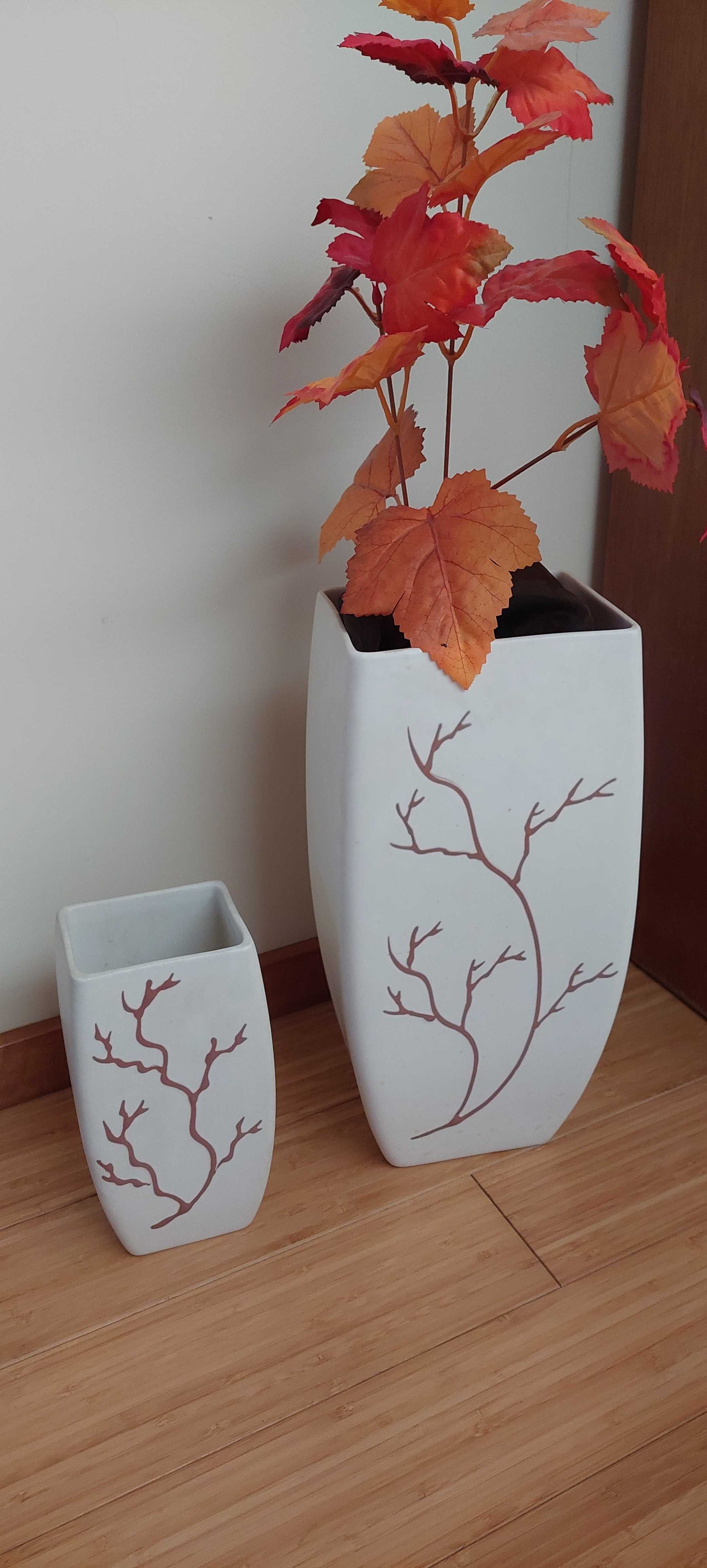 2 jarras decorativas em bom estado