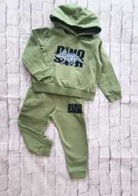 dres chłopięcy zielony dresowy dinozaury bluza z kapturem i spodnie 98