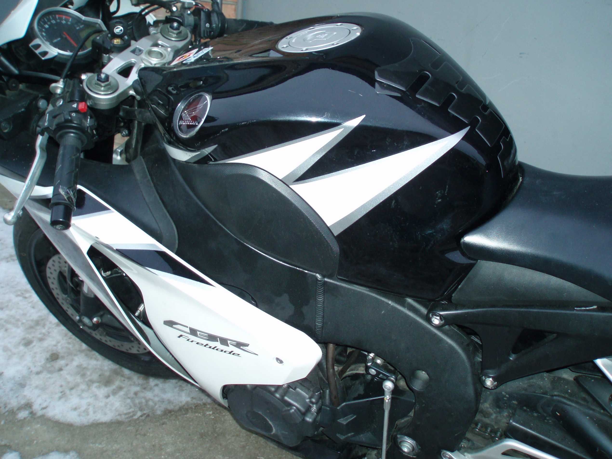 HONDA CBR1000RR спорт