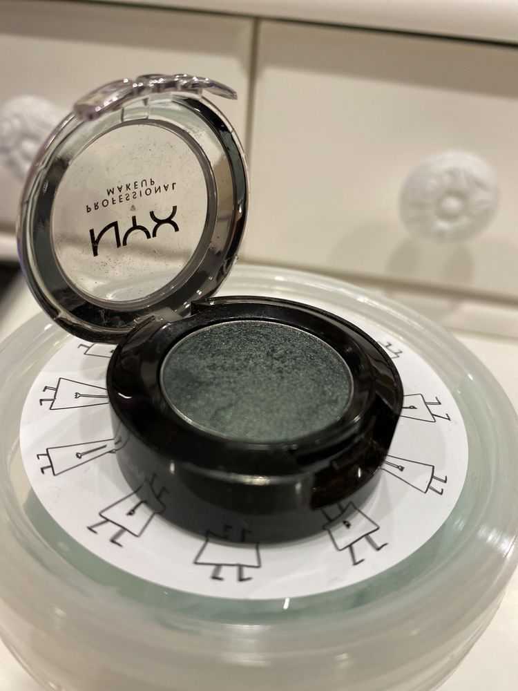 Nyx prismatic shadows, смарагдові/зелені тіні металік, з блискітками