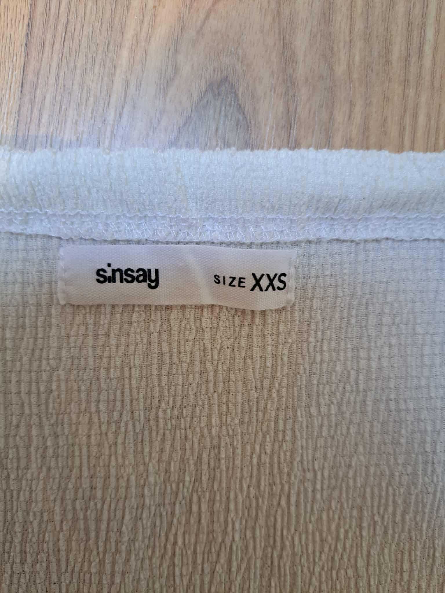 Sinsay sukienka biała na ramiączkach S/XXS letnia falbany