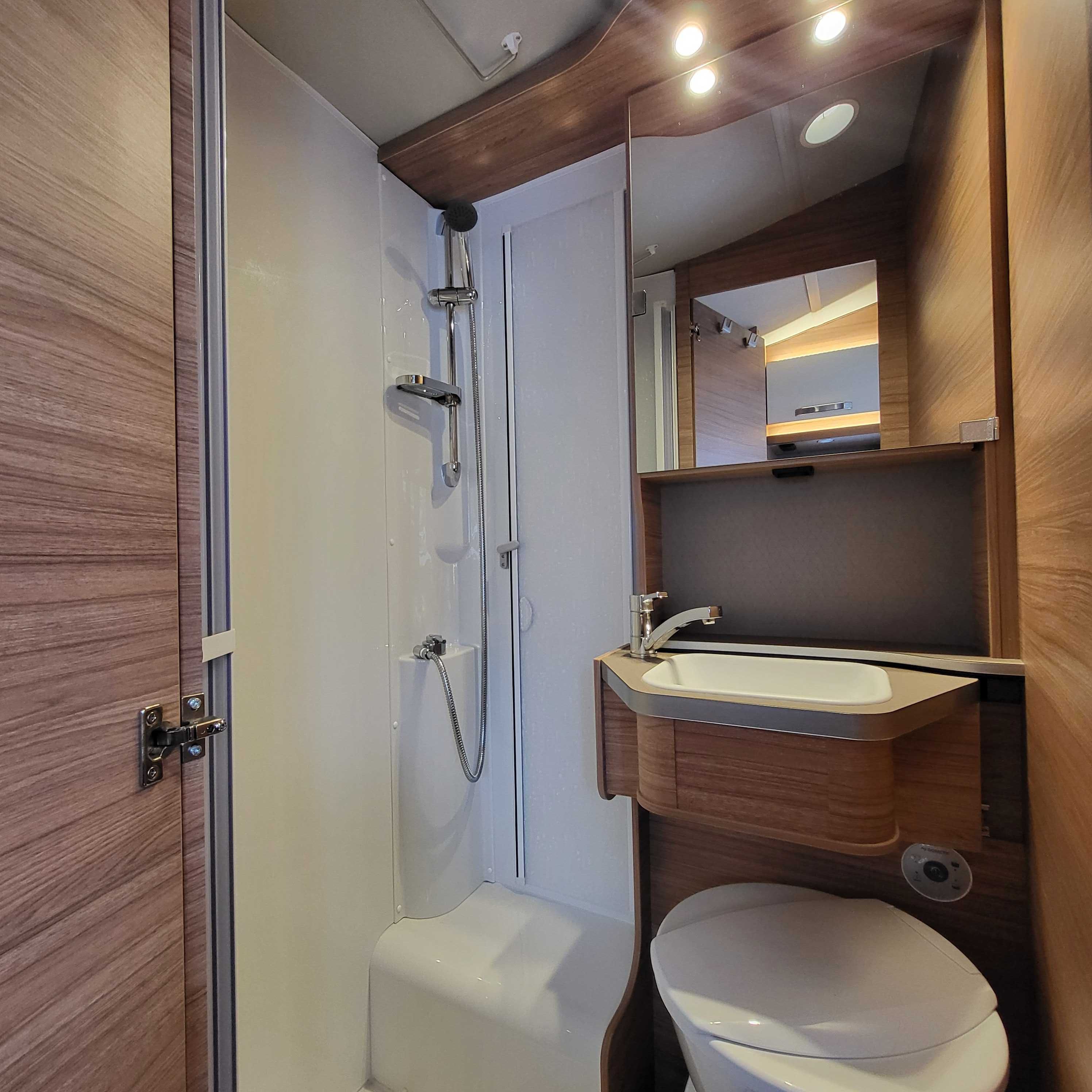 Kamper Wynajem Promocja VIP 4 Bogate Wyposażenie Do wynajęcia Camper