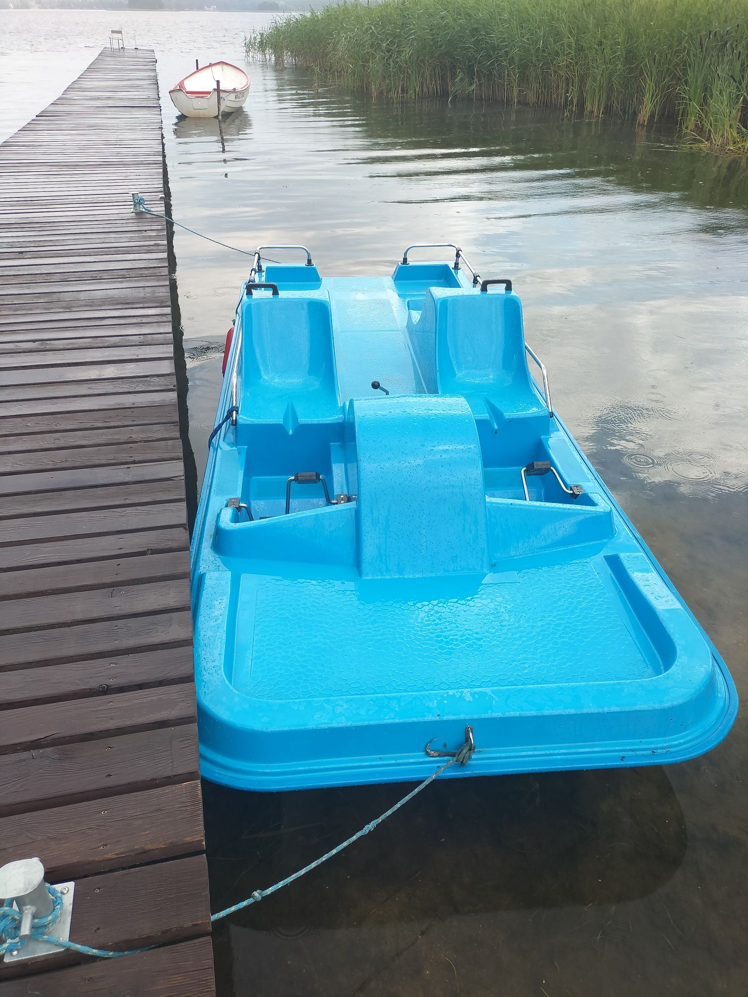 Rower wodny z odpływem wody