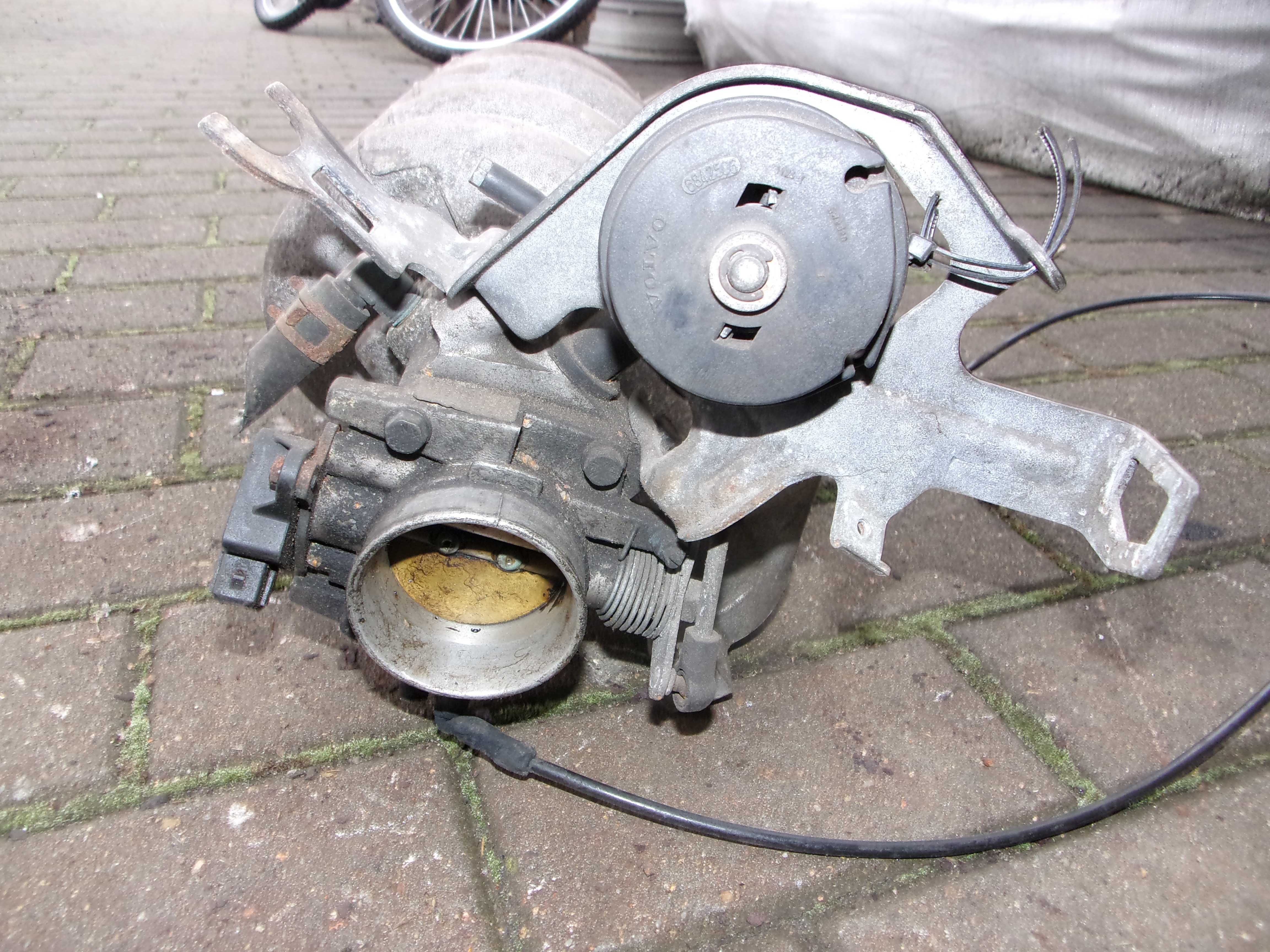 Przepustnica na linkę manualna kolektor Volvo 850 V70 S70 2.0 2.4 2.5B
