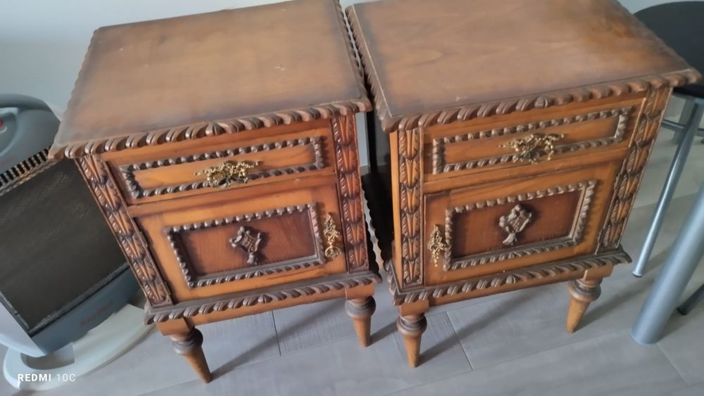 Mesas de cabeceira (20€ cada)