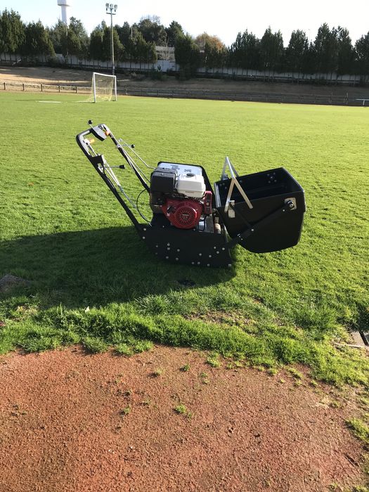 Vendo maquina relva para campos de futebol