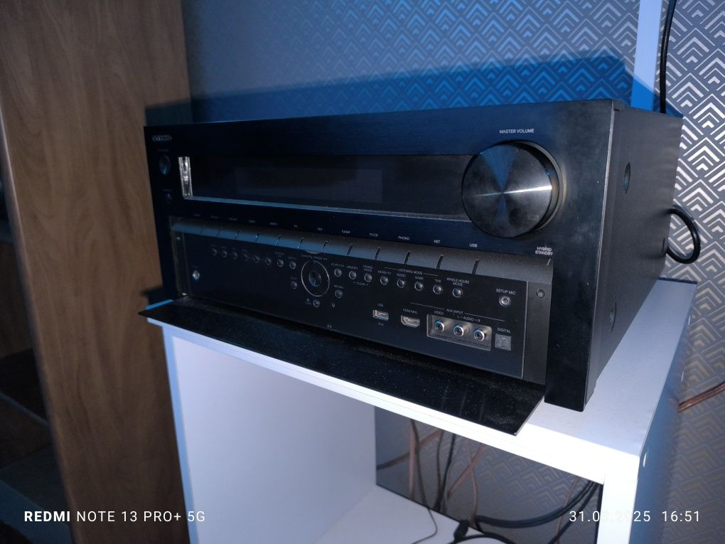 Amplituner Onkyo tx nr 818