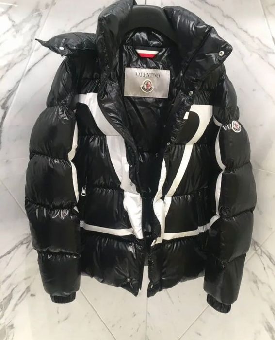 Пуховик Moncler Valentino