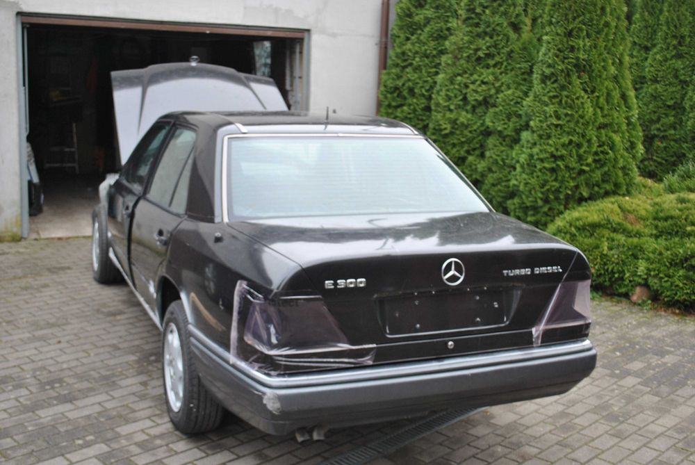 Mercedes-Benz E300TD, uszkodzony, 1994 rok, automat