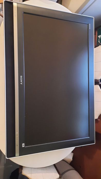 Televisão Sony bom estado. 1m. 40 polegadas.