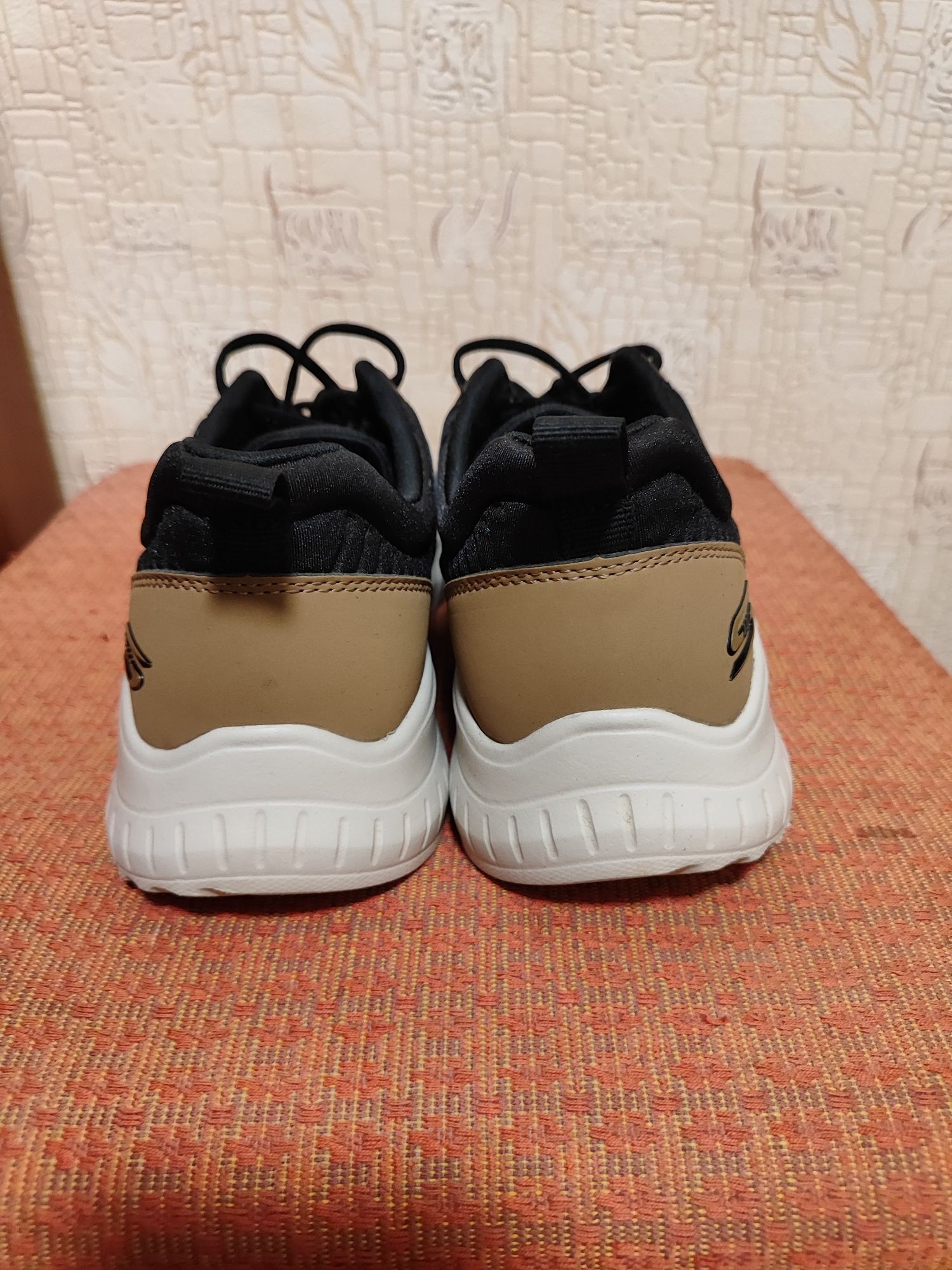 Чоботи  жіночі Skechers, 41 розмір