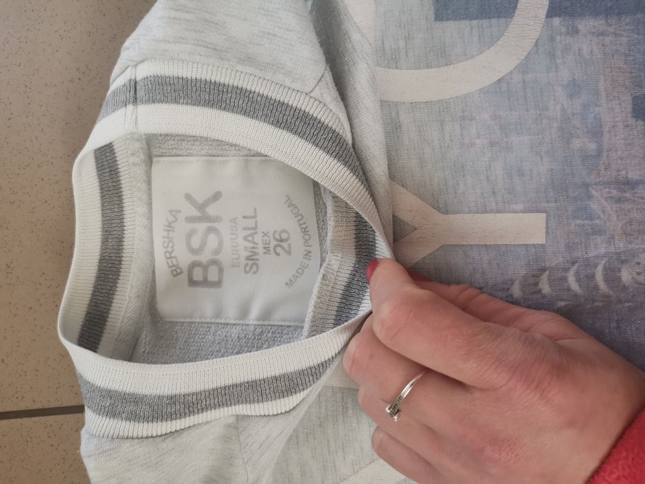 Bluza z długim rękawem NYC grafika r S 36 Bershka