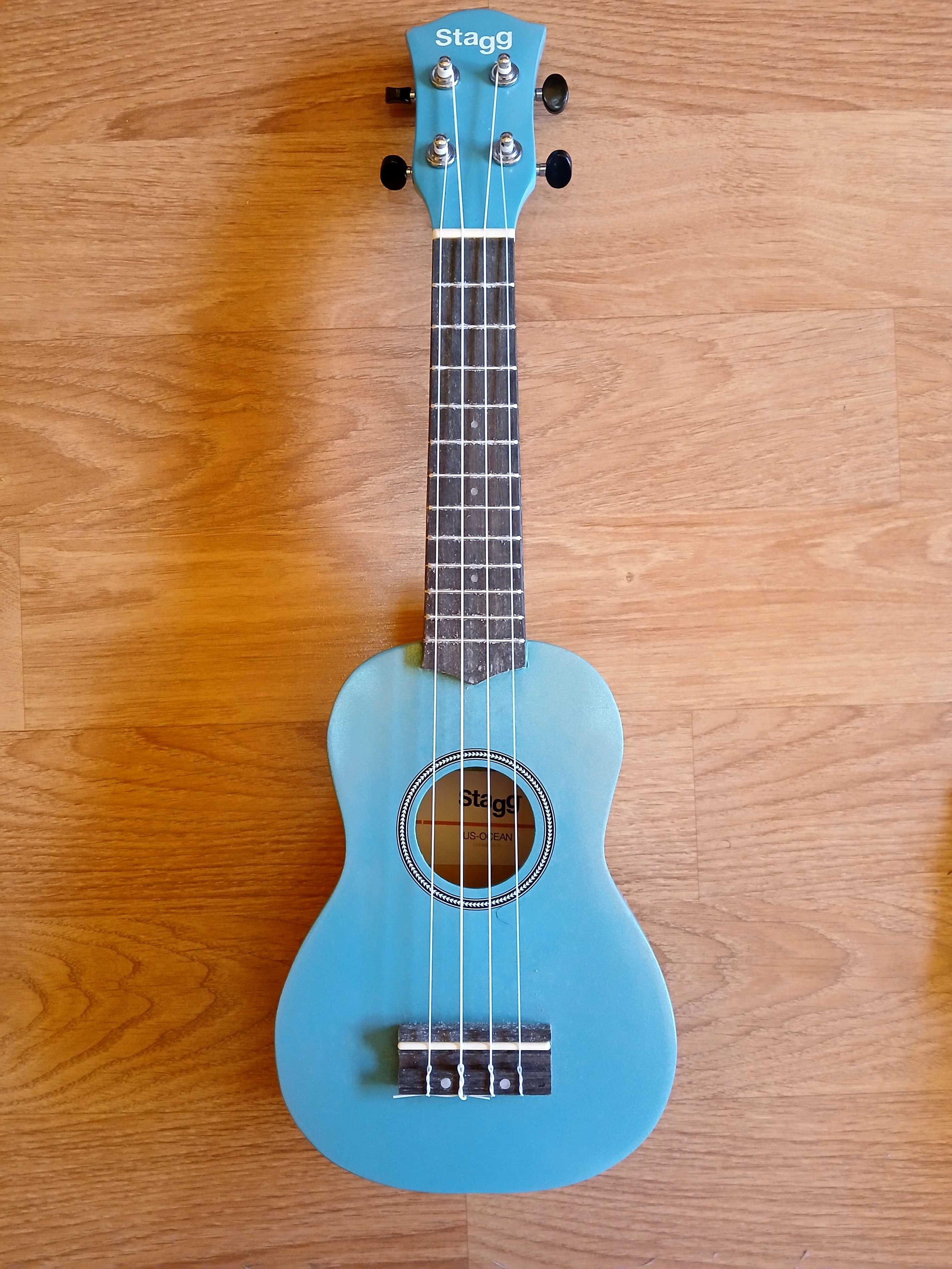 Conjunto ukulele + afinador eletrónico + mala