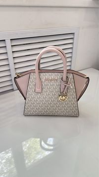 Молочна сумка Avril Small Vanilla Pink Michael Kors