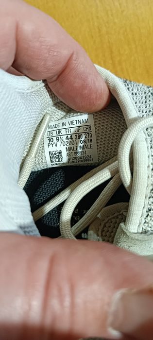 Продам майже нові кросівки