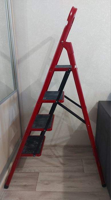 Универсальная лестница на 4 ступени. Драбина. Стремянка.