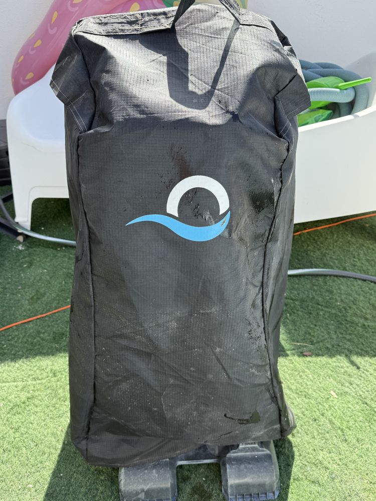 Carrinho para robot de piscina com capa