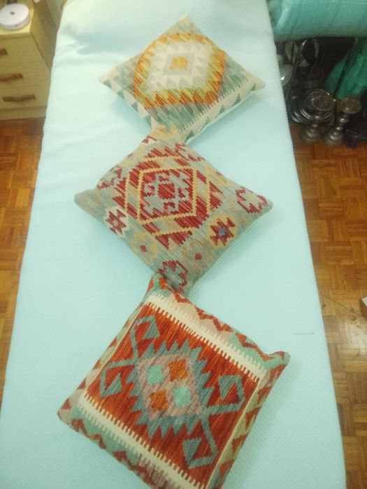 Almofadas indianas de padrões