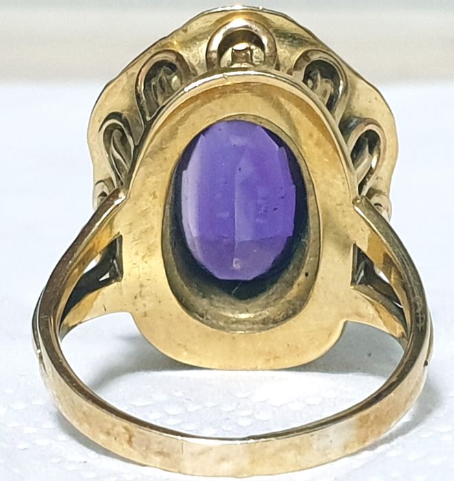 Magnífico antigo anel em ouro 18 K com ametista e diamantes