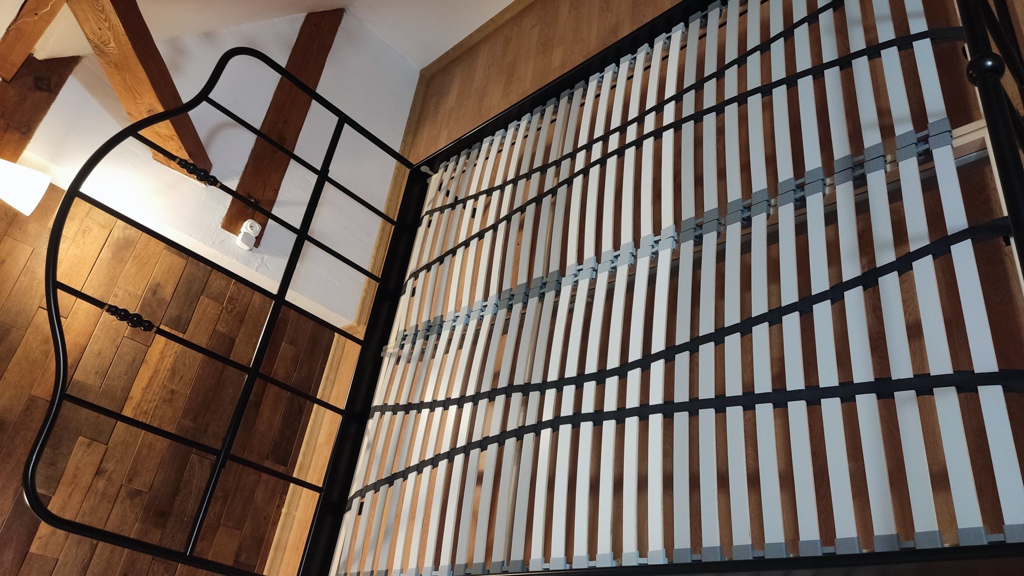 Czarne metalowe łóżko ikea sagstua 160x200 stelaż i materac