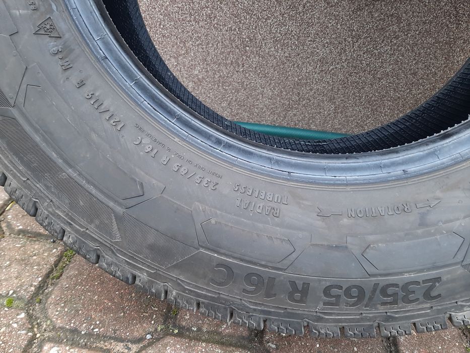 2x Opony zimowe 235/65R16C Continental VanContact Winter 2023r