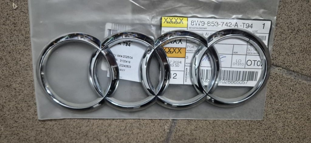 Oryginalny emblemat Audi A6 C8 znaczek Srebrny