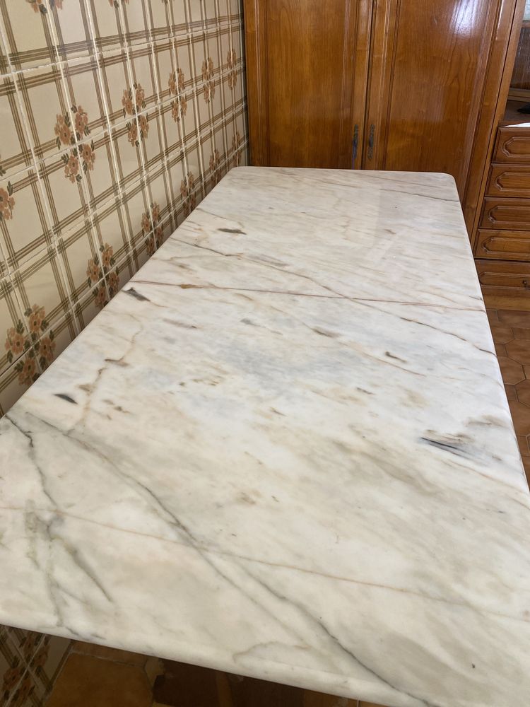Mesa em pedra marmore