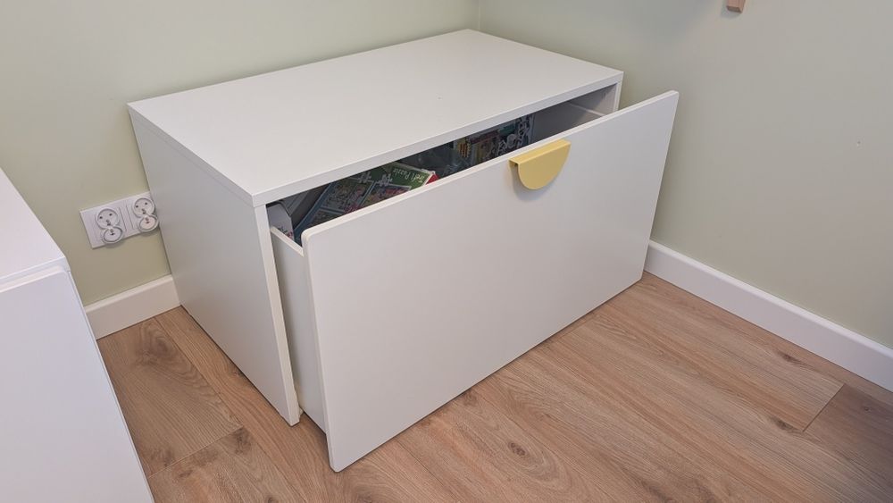 Ikea Smastad ławka z pojemnikiem na zabawki