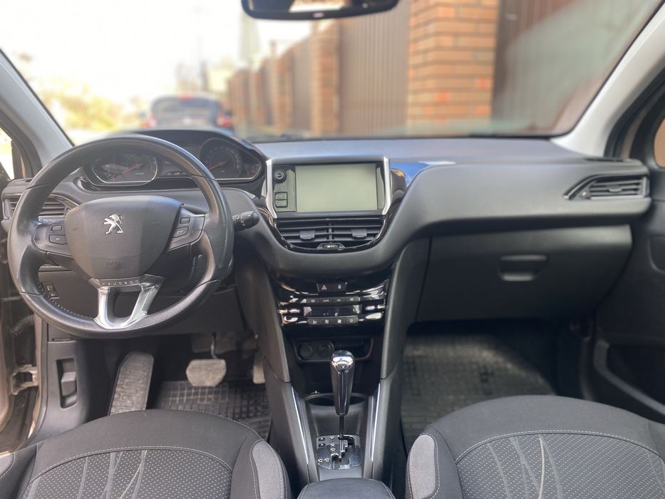 PEUGEOT 208 2015г 1,6 Бензин Автомат