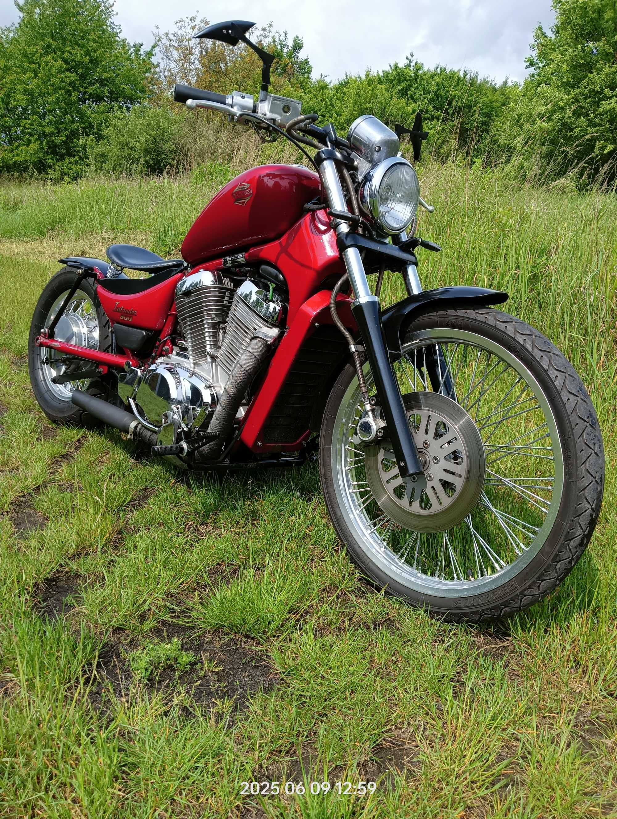 Suzuki Intruder vs 800 bobber