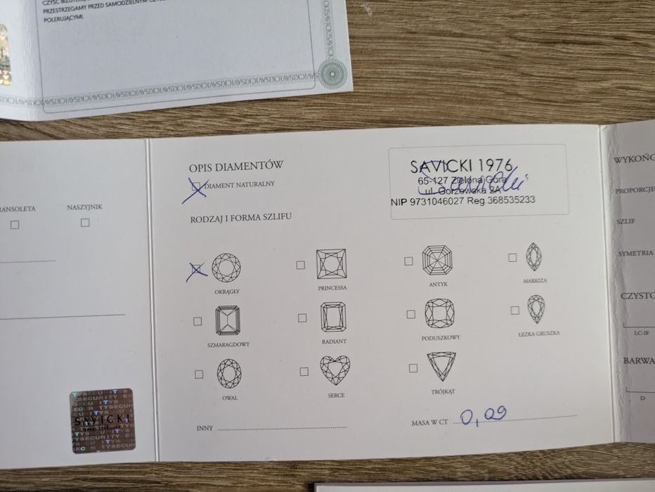 Pierścionek zaręczynowy SAVICKI: złoty 585, diament + care