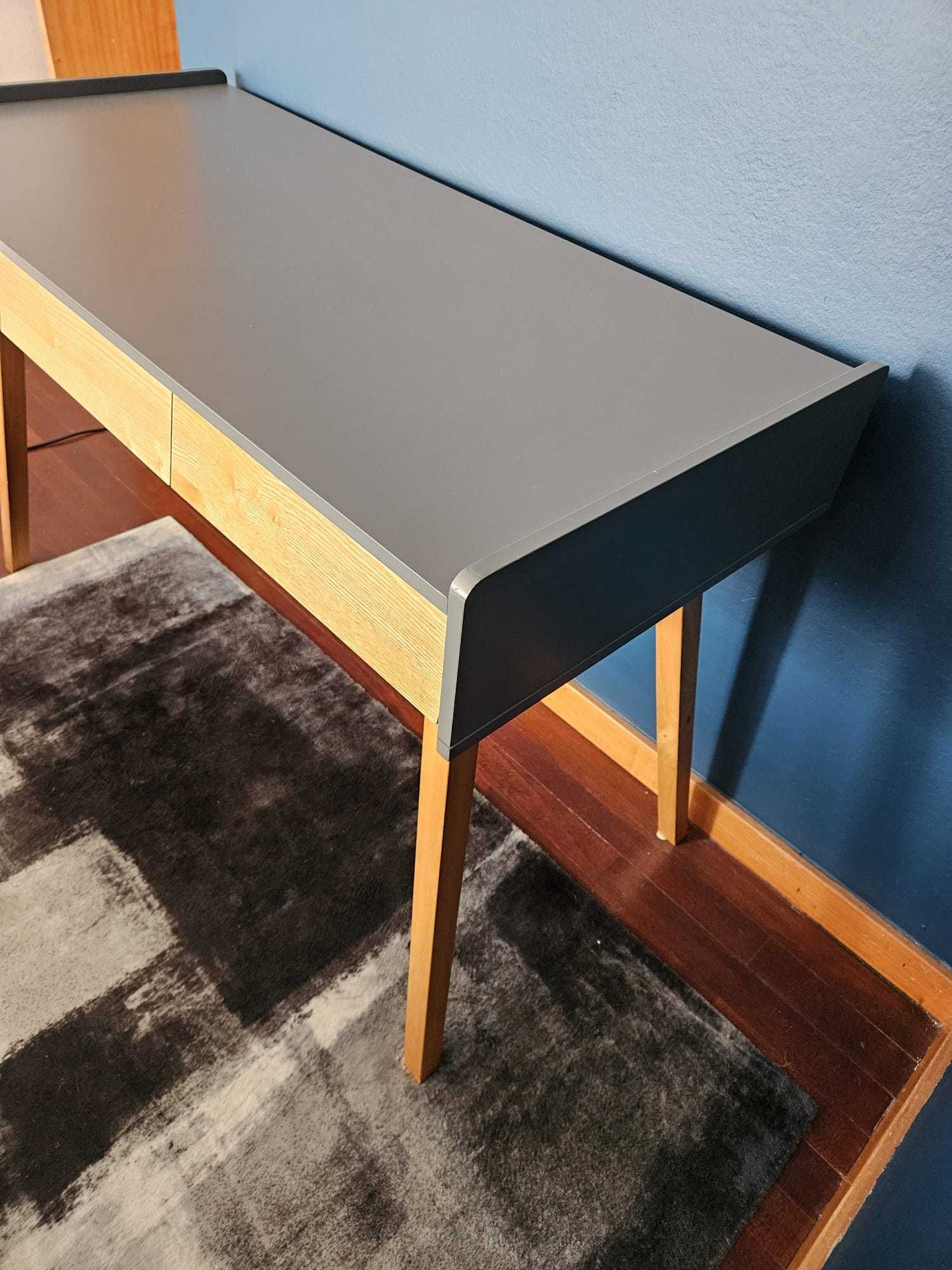 Consola/mesa em excelente estado