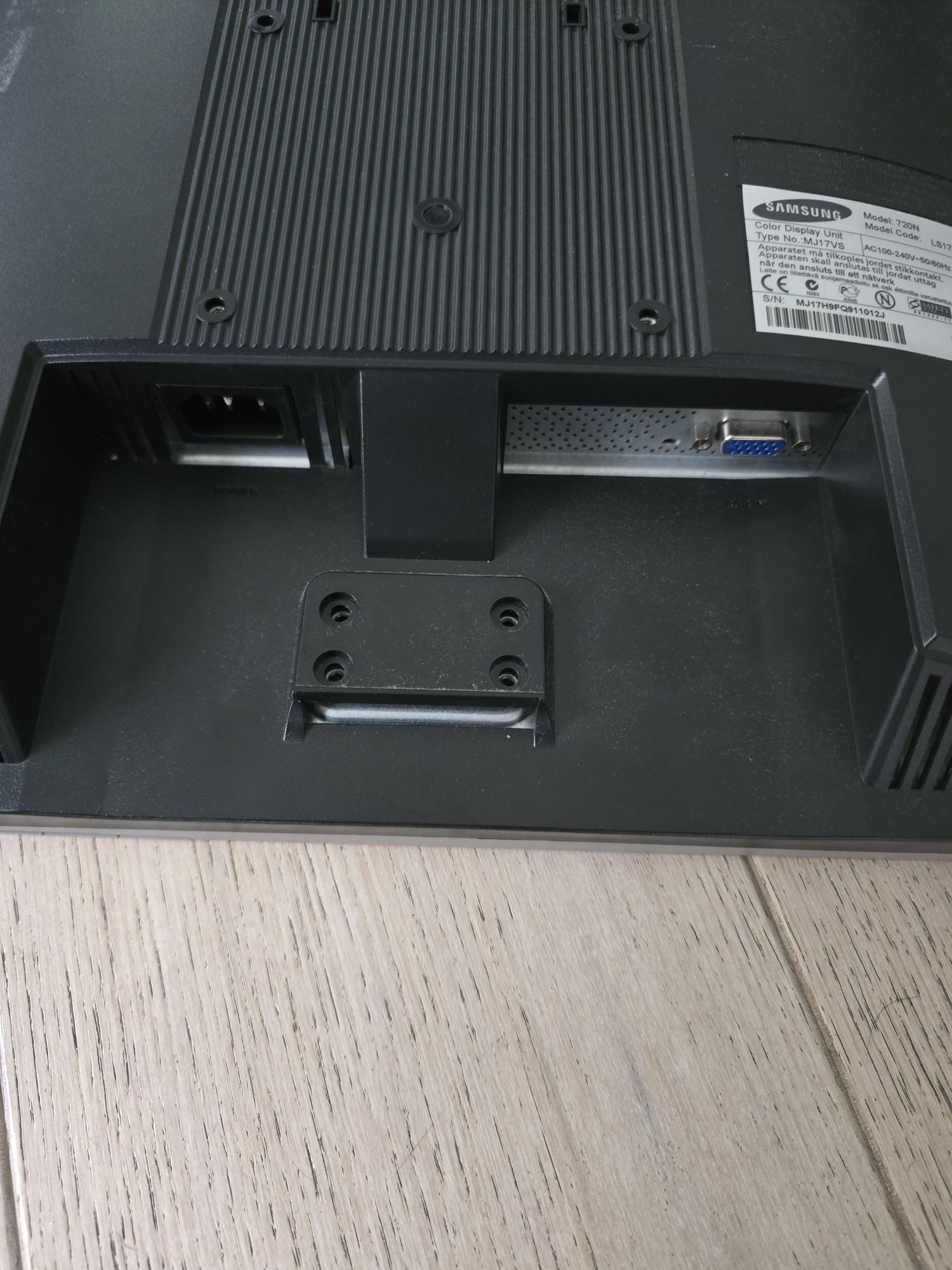 Samsung SyncMaster 720N 17" - do kamer
Przekątna ekranu	17''
