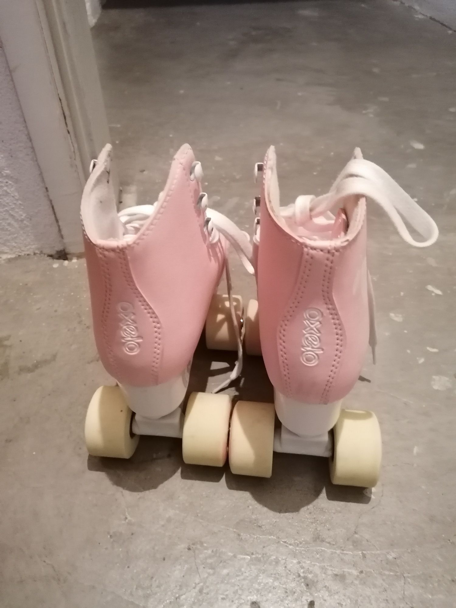 Patins 4 rodas em rosa