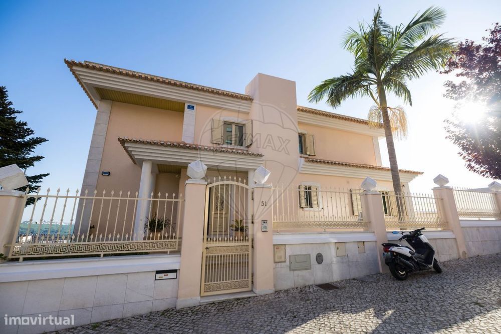 Moradia T4 para venda