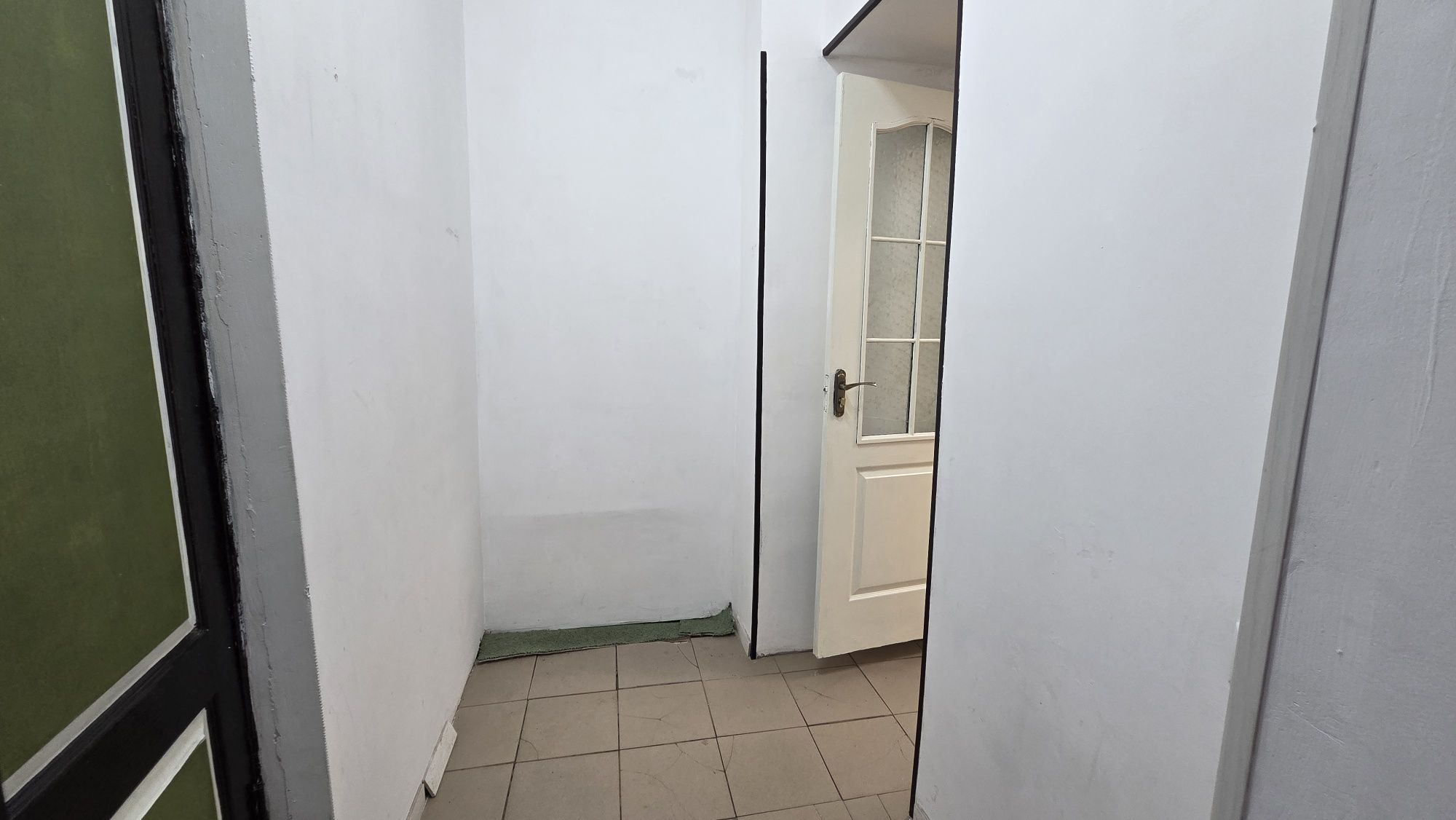 Продам 2-х кімнатну квартиру в центрі