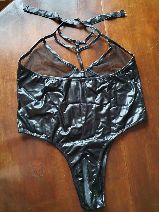 Bielizna nocna,body z rozporkiem z lateksu