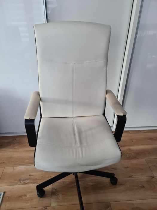 Krzesło biurowe IKEA MILLBERGET obrotowe z dużym oparciem