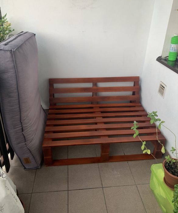 Drewniana sofa/ławka z palet z oparciem