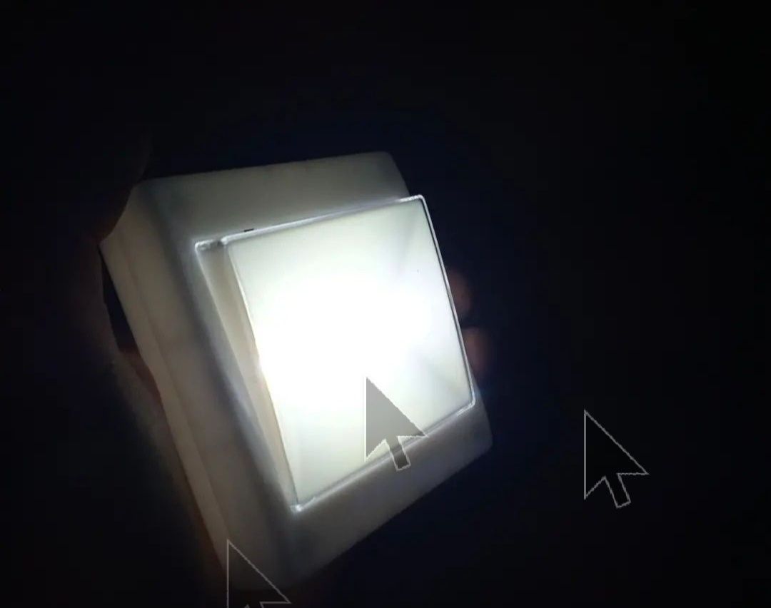 Ліхтарик накладний світлодіодний на батарейках