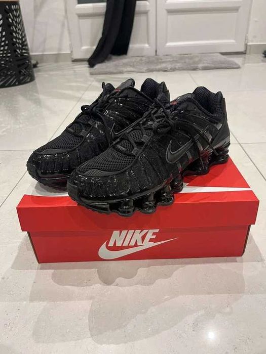 Buty-Trampk-Nike Shox Black R.43