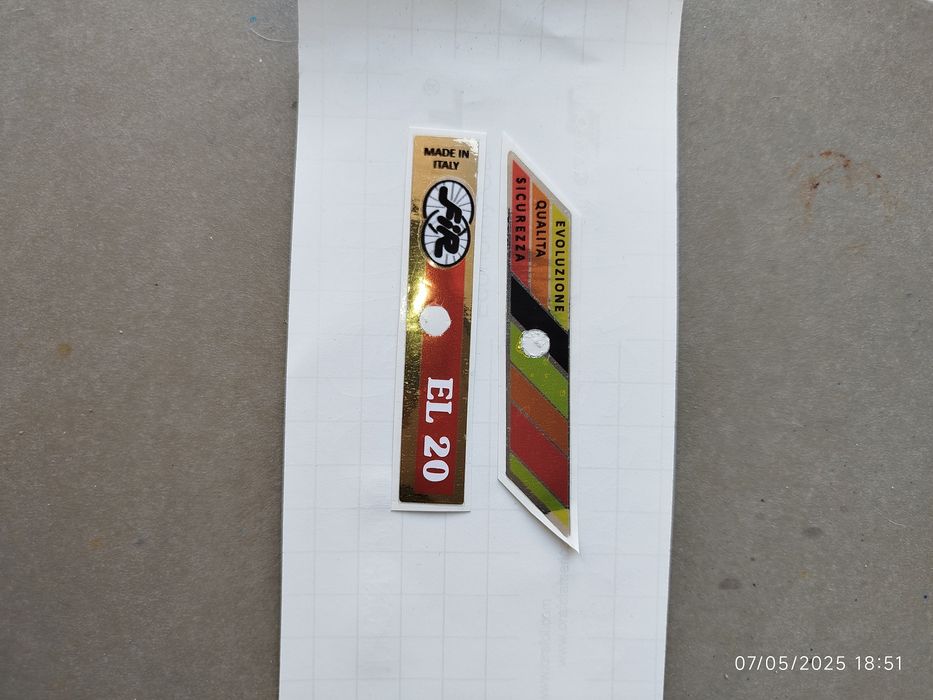 Decalques em vinil laminado