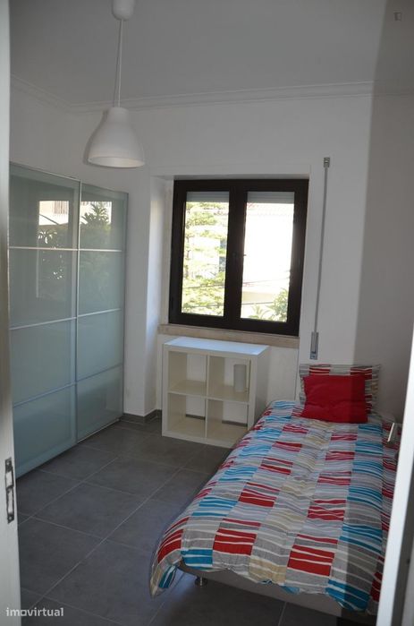 20619 - Quarto com cama de solteiro em...