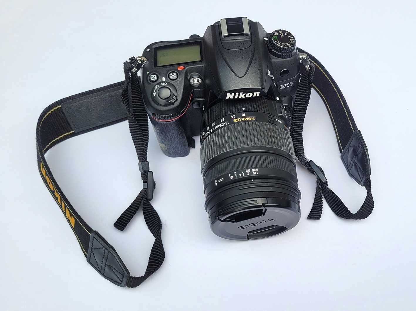 Aparat Nikon D7000 + obiektyw Sigma DC 18-125mm + akcesoria