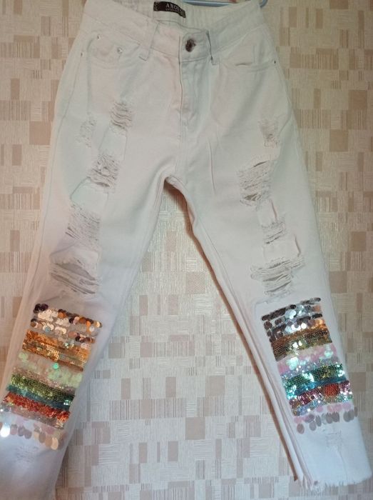 Джинсы. Белые джинсы .Джинсы рванки