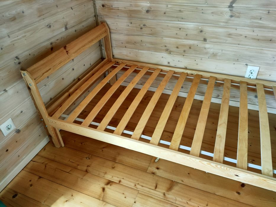 Łóżko sosnowe 90 x 200, jak nowe