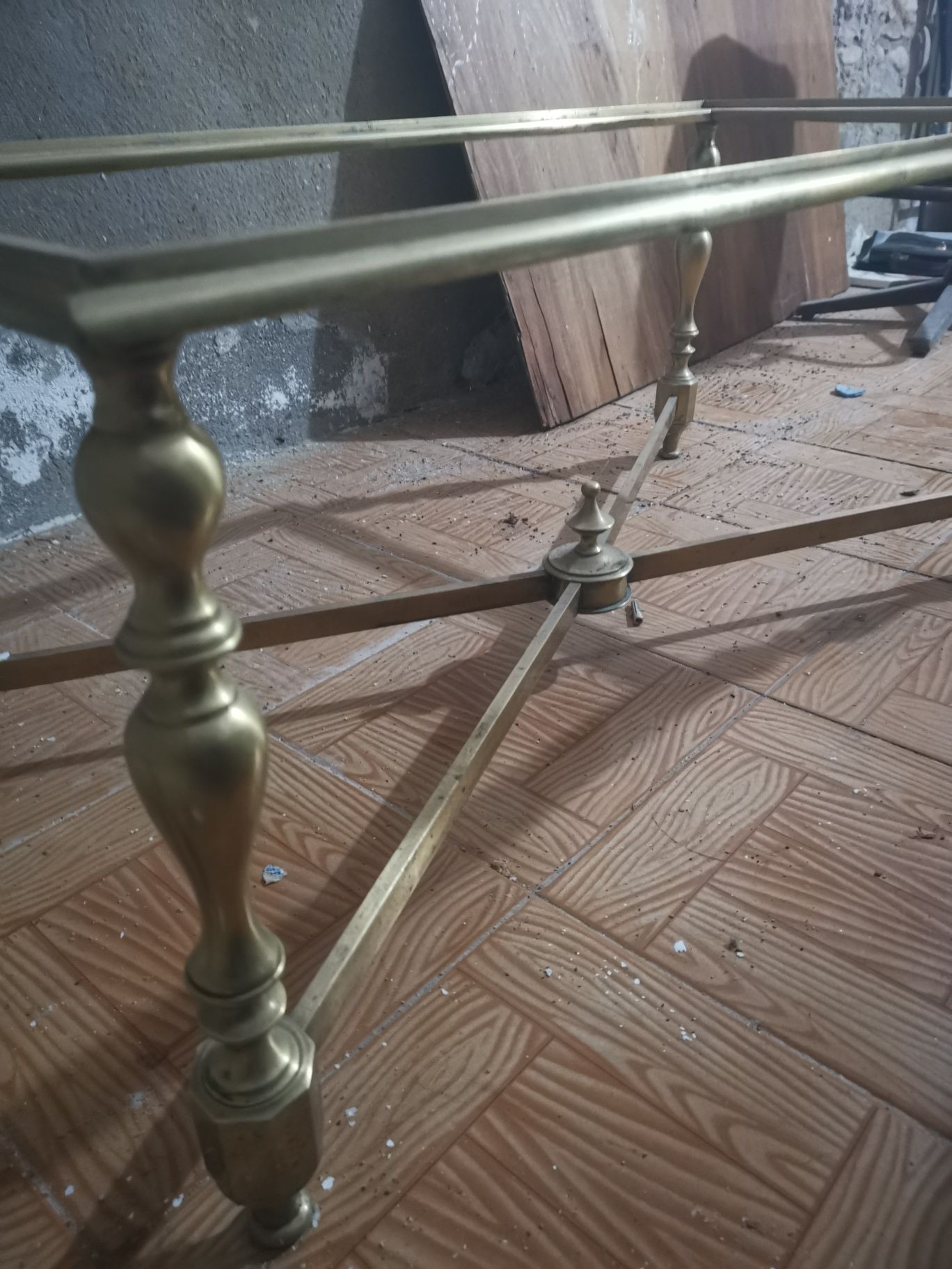 Mesa em ferro antiga