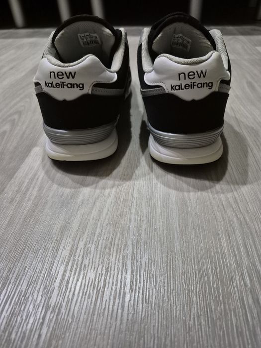 Кросівки чоловічі