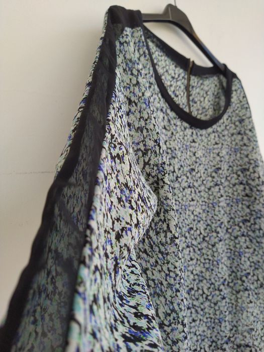 Blusa verde com padrão floral e detalhe nas mangas - Primark - Tam. 42