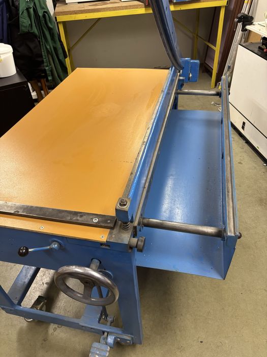 Gilotyna 125cm żeliwna do papieru tektury i cienkiej blachy